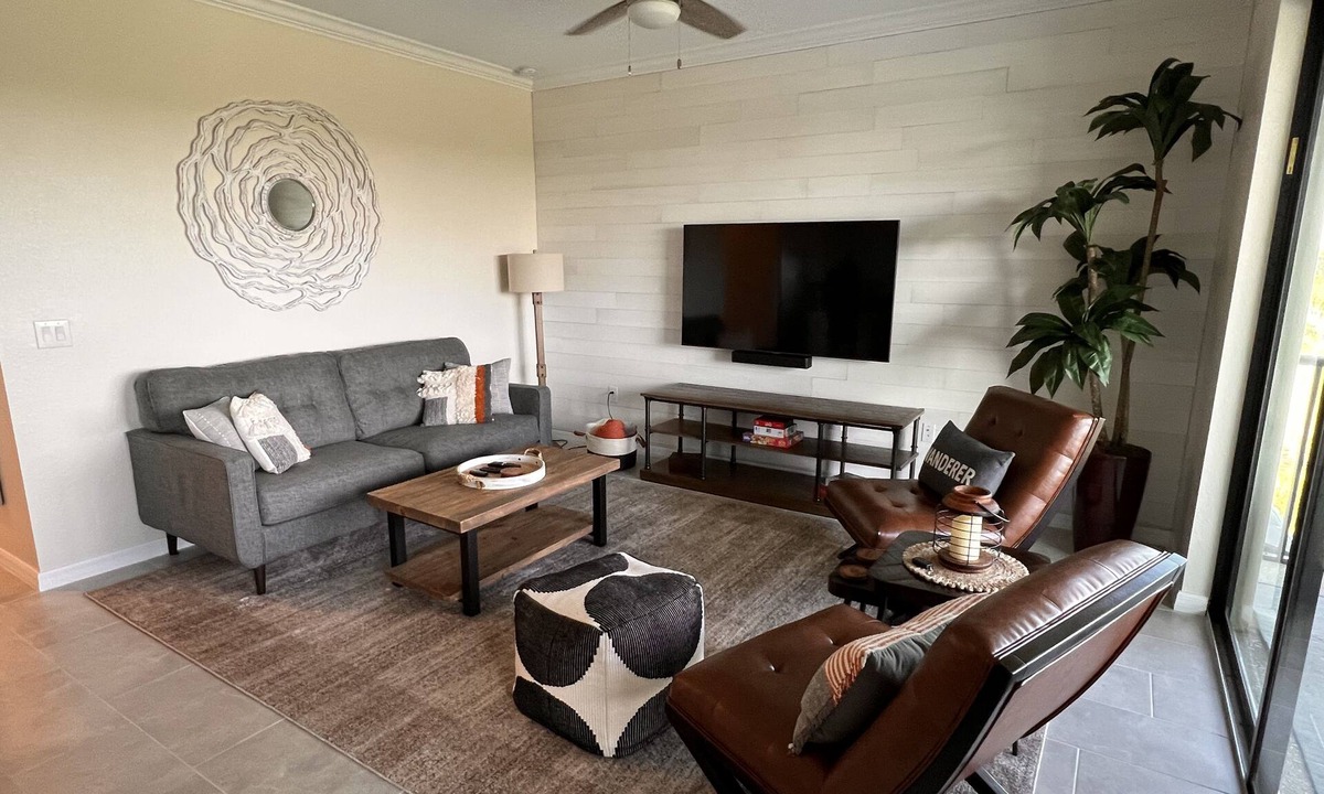 Lakewood Ranch Condo | Golf, Pools, Shops in highly Desired Lakewood National Golf Club