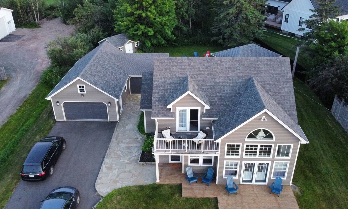 Shediac House | Luxurious cottage in the Heart of Shediac w/firepit, bike trail to Parlee beach!
