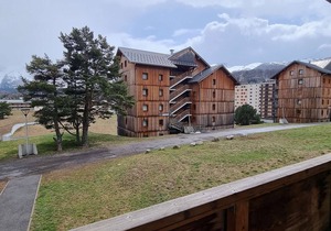 Apt for 10, 200m from chairlift, balcony, skiing, 3 rooms in Le Dévoluy