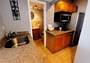 Castle 828 Oceanfront Studio with Balcony! Free Parking, Pool, Beach, Gym, Tennis, and more! in Miami Beach