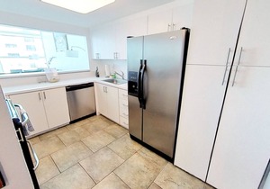 Castle M16 Ocean/Pool view, balcony, gym. tennis, & free valet parking! in Miami Beach