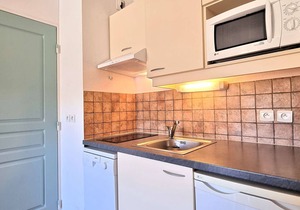 Cozy 2-Room Apartment with Terrace, Pool Access, and Ski Storage - Sleeps 4, Near Le Jas Lift in Le Dévoluy