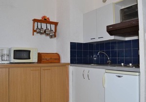 Studio Cabin with Pool, 4 Sleeps, Near Beach and Shops in Fleury-Saint-Pierre-la-Mer