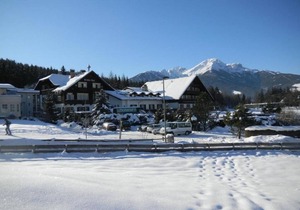 Triple room without breakfast non-refundable - Hotel Gruberhof - Bed & Breakfast in Innsbruck
