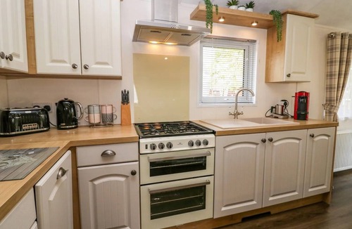 Yealand Conyers House | 3 Bed 2 Bath Luxury Lodge In 5* South Lakeland Leisure Village.