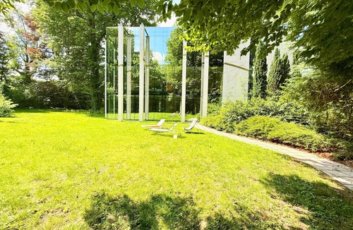 Thalkirchen Villa | Blofeld's villa, sauna, mega tubs, lounge, library, park, bar, pool