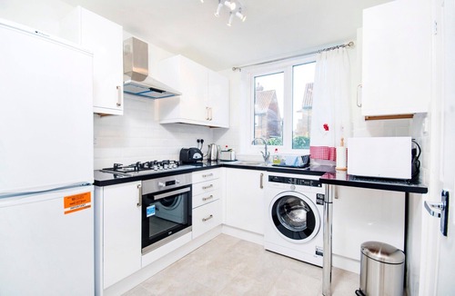York House | CITY CENTRE ★ FREE PARKING ★ 2 BED HOUSE ★ MODERN