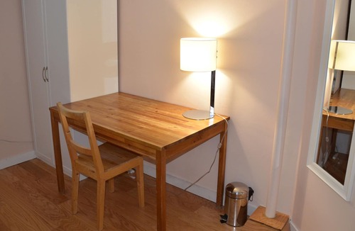Banff Trail House | Inner city NW, Steps to university , Minutes to Hospital, SAIT, Downtown