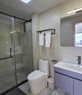 Westlands Apartment | Luxury 2BR, King & Queen Beds, 13th Floor City Views, Pool & Gym, Westlands