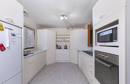 Algies Bay Cottage | Serene at Snells - Snells Beach Bach