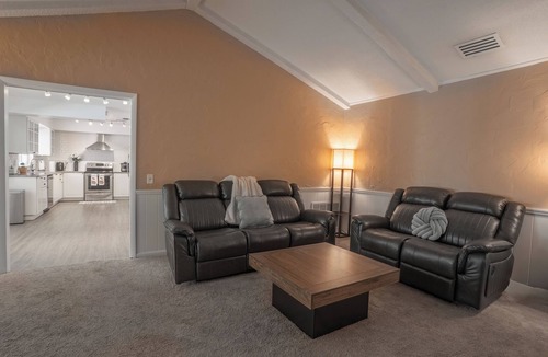 Cypress Gardens House | Spacious 4-bedroom house in pleasant Winter Haven with AC