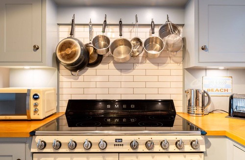Portloe House | Stunning private villa for 6 guests with WIFI, TV, patio and pets allowed