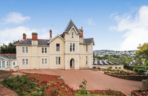 Torquay City Centre Villa | Torbay Rise. Seaside Villa with outstanding family facilities