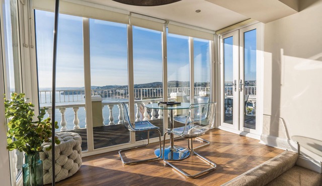 10 Astor House - premier one bed apartment with stunning uninterrupted sea views and large balcony in Torquay