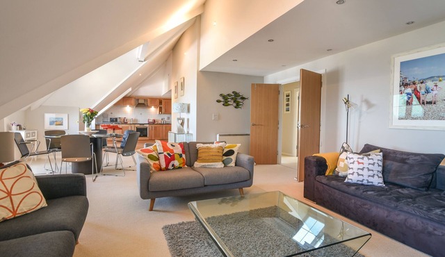 13 BUCKFIELDS, character holiday cottage in Lyme Regis in Lyme Regis