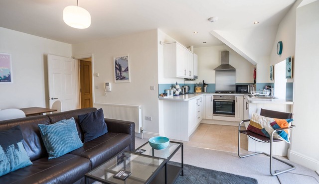 2 Astor House one bed with sea views from all windows in Torquay