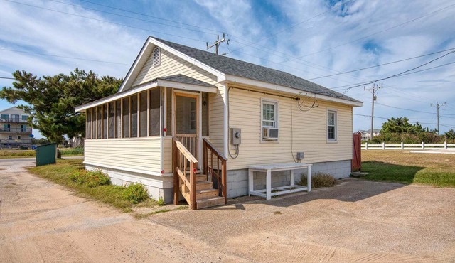 211 - Cute Ocean Side Rental Home - Steps to Ocean in Nags Head