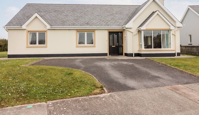 29 CHURCH FIELD, family friendly in Doonbeg, County Clare in Kilrush