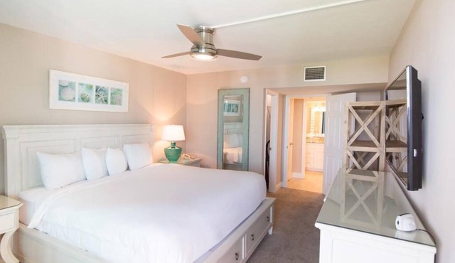 3 Relaxing Units with Partial Gulf Views, Nature Trails & Beach Adventure in Sanibel