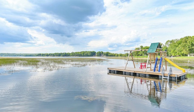 3 Waterfront Cottages with Large Dock - Sleeps 16 in Madoc