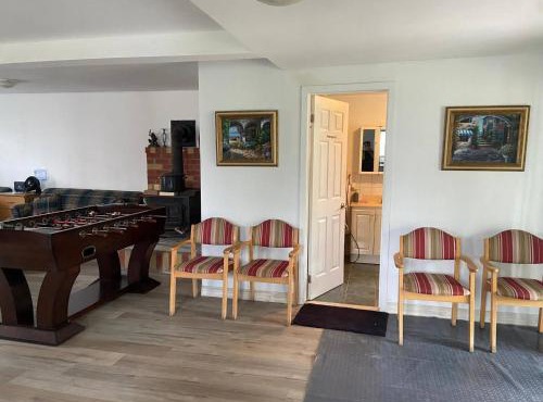 5 Bedroom Cottage at Rice Lake in Roseneath