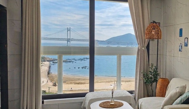 5 Sec to Beach! Full ocean & Panoramic Bridge View with Free Parking in Busan