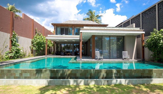 5BR Beachfront Pool Villa in Khok Kloi