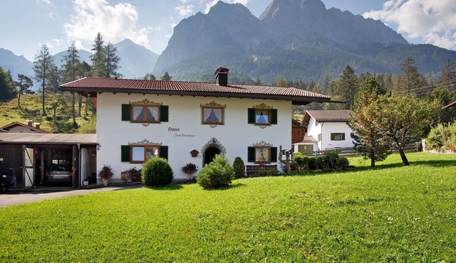 Apartment 'Ferienwohnung Waxensteinblick' with Mountain View, Balcony and Wi-Fi in Grainau