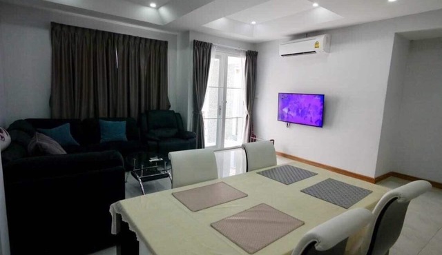 Basic Line Home in Chiang mai in the old Town, 4 Bed Rooms, 5 Bath Rooms, Kichen in Chiang Mai