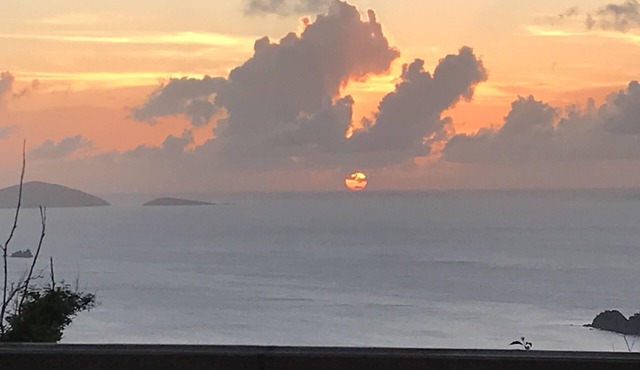 Bayview Villa Mint condition, private pool, amazing views. Relaxing breezes! in St.John