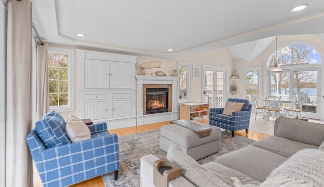 Beachfront Escape: Private Beach, Kayaks & Fire Pit in Bourne