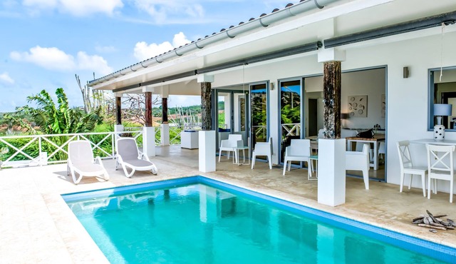 Beautiful modern Villa, Private Pool, Gated Community, quiet area in Kralendijk