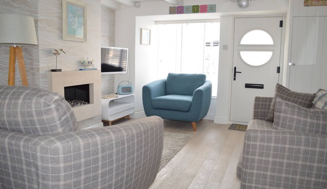 Betty's Cottage St Ives. Grade II listed perfect getaway with secure parking. in St Ives