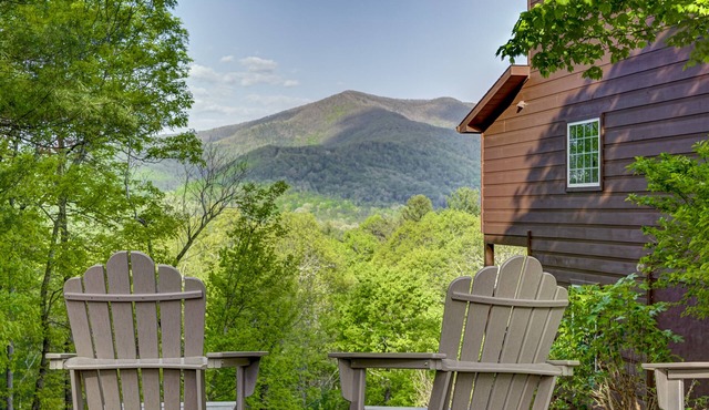 Booking Fall Now! Views! Golf! Theater Game Room, Hot Tub, Lots of space! in Blairsville