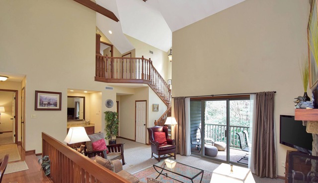 Boxwood 4 | Fireplace, Restaurant, Pool, Spa in Blowing Rock