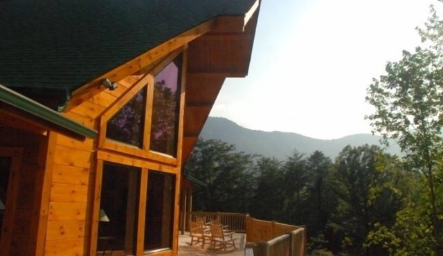 Breath Taking Log Mountain Lodge inside Rumbling Bald Resort in Lake Lure