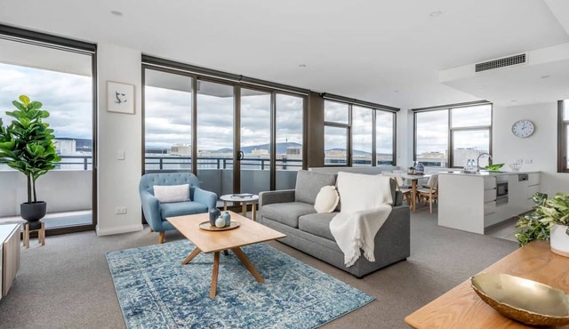 Capital Views Apartment with Parking in Barton