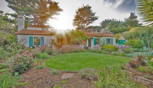 Carmel Point Charmer. Near the Beach! in Carmel