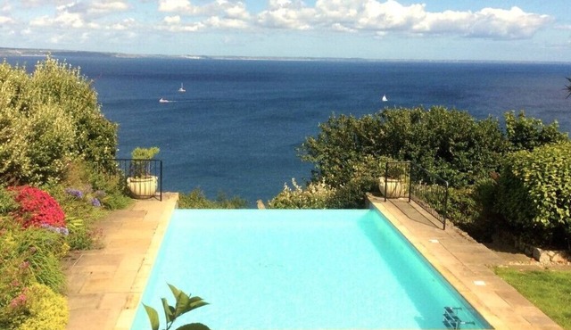Carn Du House sleeps 12, Cottage, sleeps 4. Rent together or separately. in Penzance