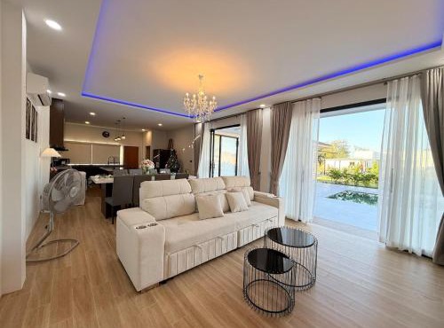 Chaloomont Villa ชาลูมองท์ วิลล่า Pool Villa in Ubon in Ubon Ratchathani