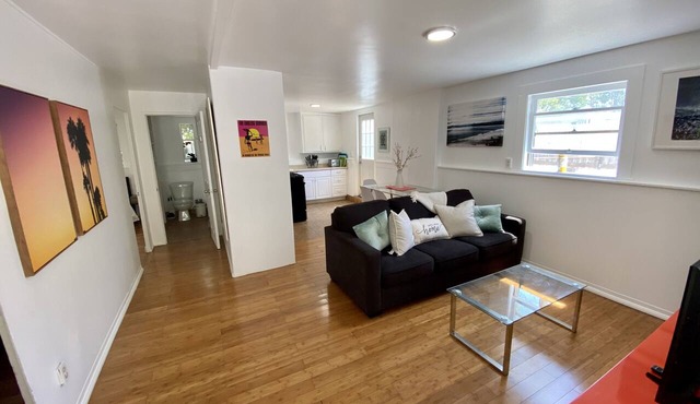 Charming 2 Bedroom Santa Monica Beach Cottage in Santa Monica