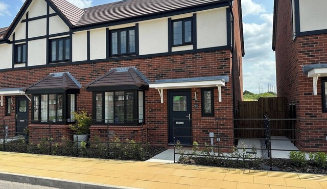 Cheshire Retreat: Modern 3BR with Garden in Congleton