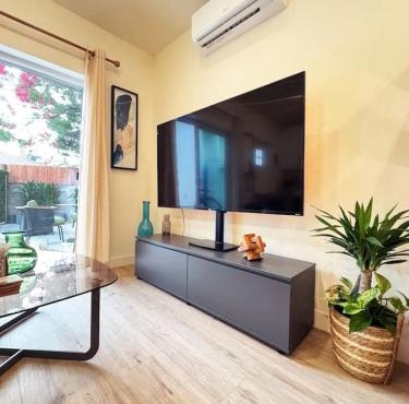 Chic Studio Haven by Century City - FH2 - BV in Los Angeles