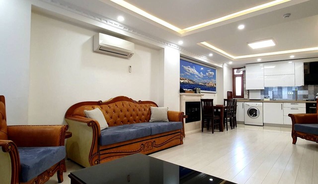 Cihangir Superior Living 3BR: Open Kitchen, 6 Guests, Public Transport Access in İstanbul