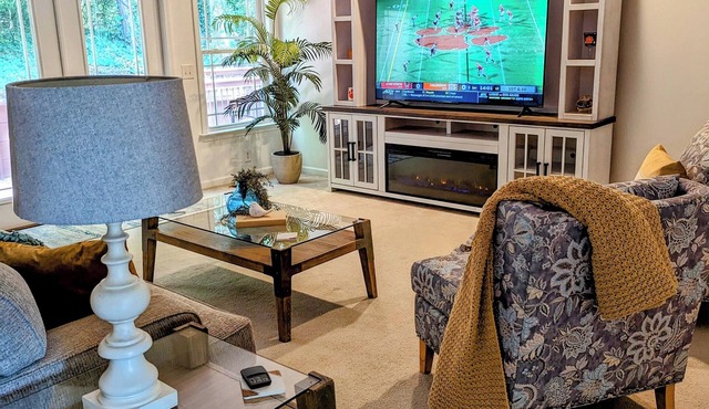 Clemson House, close to CU, across from Patrick Square, perfect for groups! in Clemson