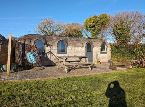 Clotted Cream -Lydcott Glamping, Cornish Sea Views in Looe