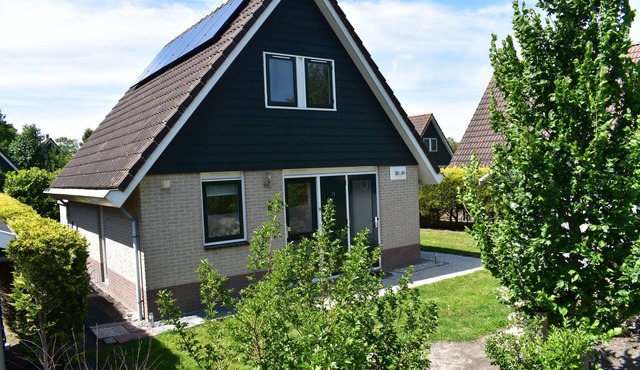 Comfortable holiday home near the beach with garden, with playground and pool in Sint Maarten