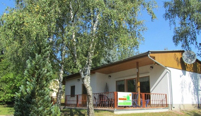 Comfortable holiday home at the Zeulenroda dam/bungalow village Zadelsdorf. in Zadelsdorf
