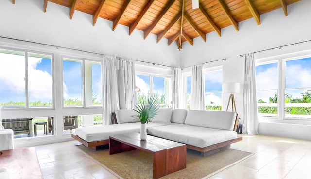 Complimentary Concierge + Private Beaches + Gaulding Cay + Chef Services + Pool in Gregory Town