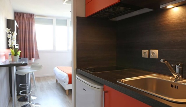 Convenient Studio Near Paris Expo, Orly Airport and Tram Access in Chevilly-Larue